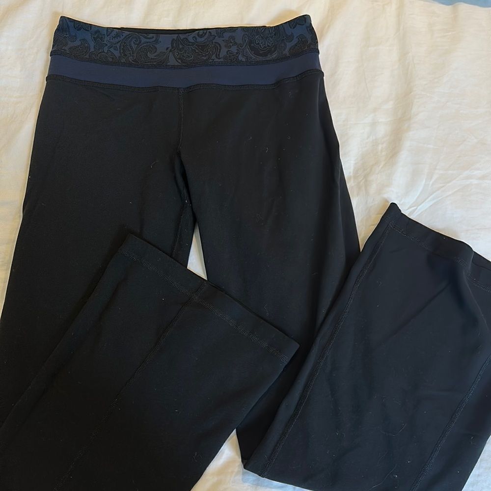 Lululemon Athletica Black and Blue Leggings for Active Comfort